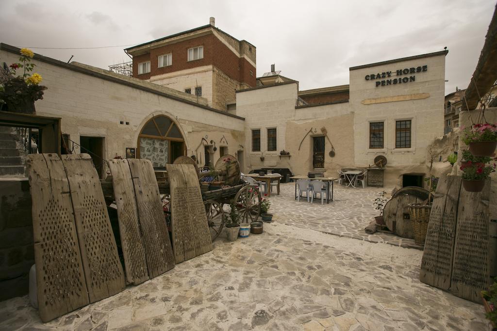 אורגופ Crazy Horse Pension חדר תמונה