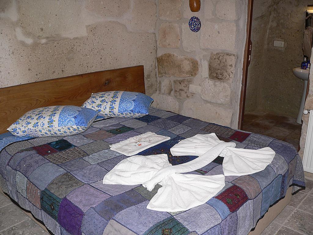 אורגופ Crazy Horse Pension חדר תמונה