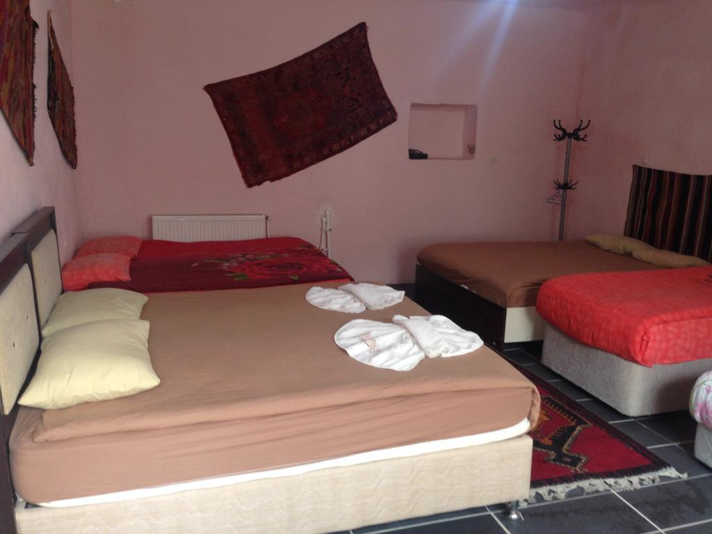 אורגופ Crazy Horse Pension מראה חיצוני תמונה